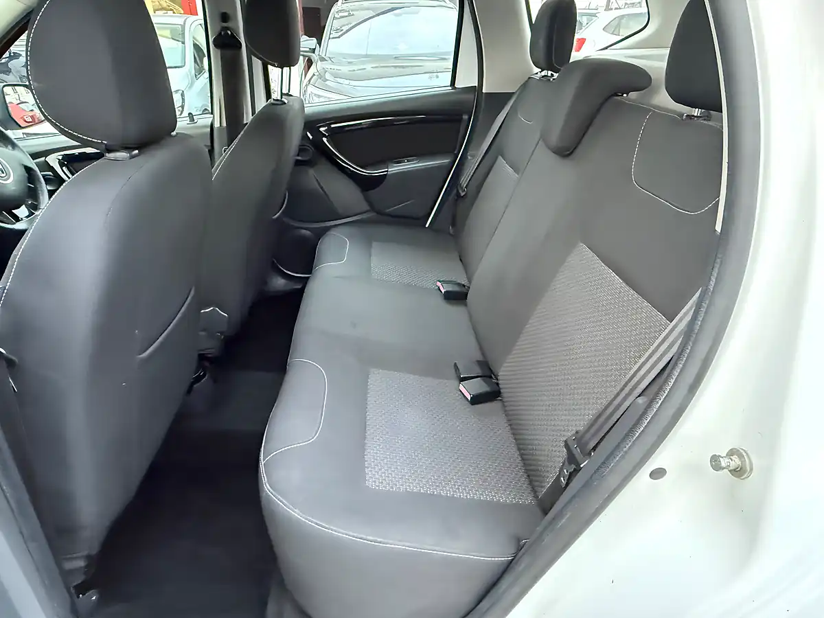 Used 2013 Dacia Duster Laureate White - Interior and Exterior details 14