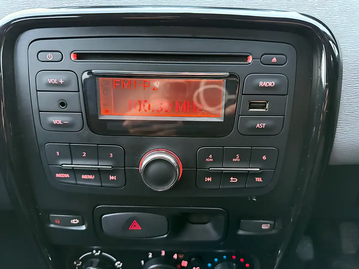 Used 2013 Dacia Duster Laureate White - Interior and Exterior details 18
