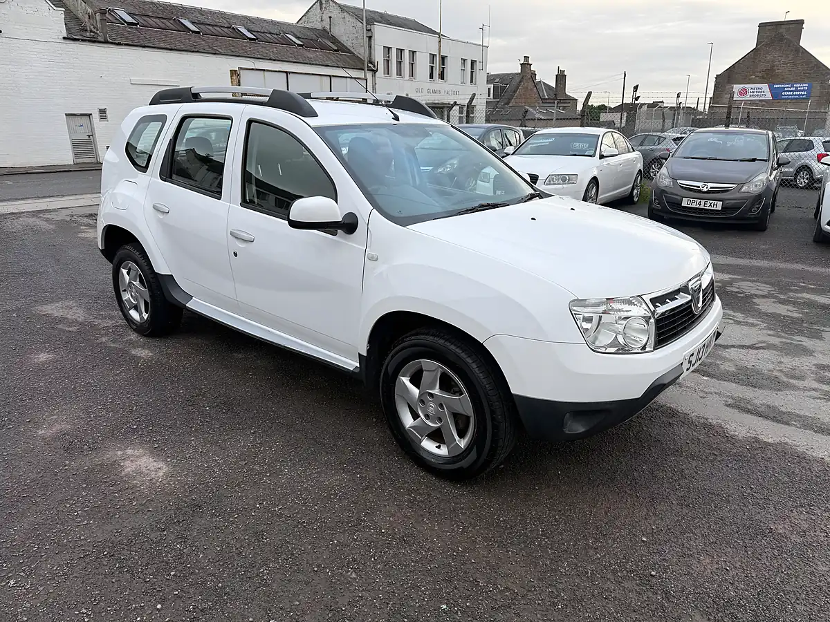 Used 2013 Dacia Duster Laureate White - Interior and Exterior details 3