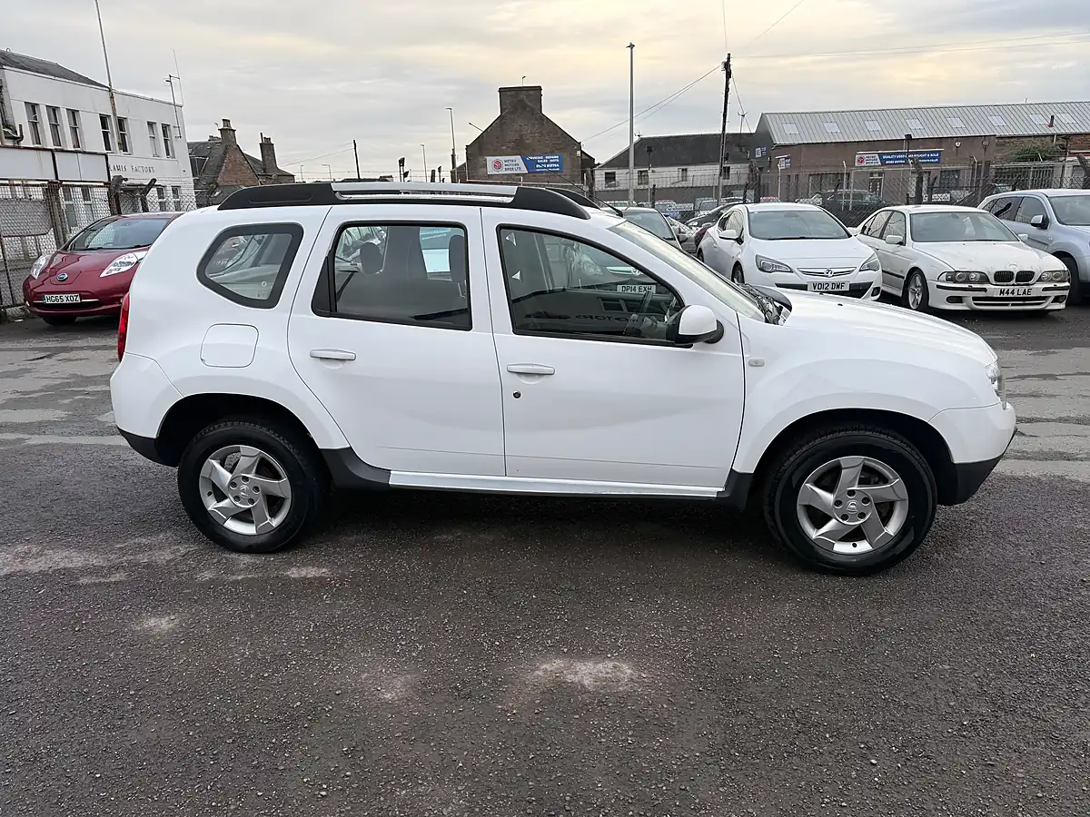 Used 2013 Dacia Duster Laureate White - Interior and Exterior details 4