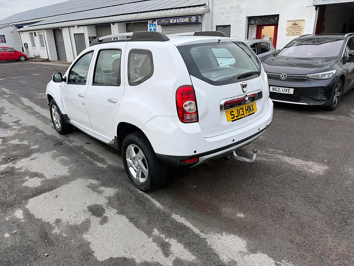 Used 2013 Dacia Duster Laureate White - Interior and Exterior details 7