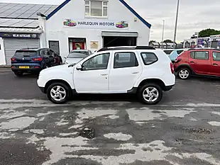 Used 2013 Dacia Duster Laureate White - Interior and Exterior details 8