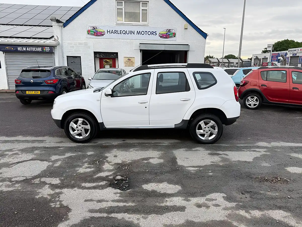 Used 2013 Dacia Duster Laureate White - Interior and Exterior details 8