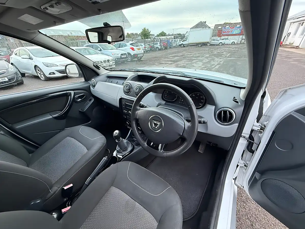 Used 2013 Dacia Duster Laureate White - Interior and Exterior details 9