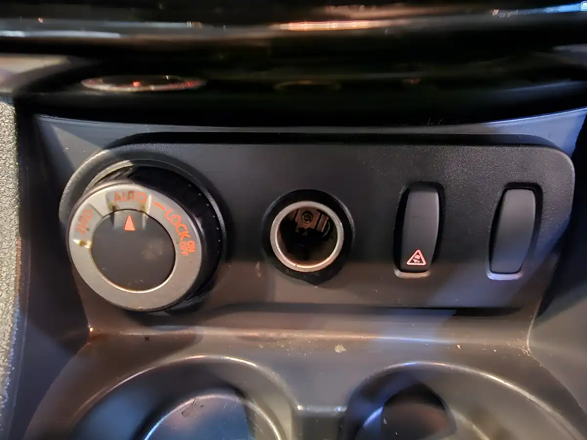 Used 2013 Dacia Duster Laureate White - Interior and Exterior details 15