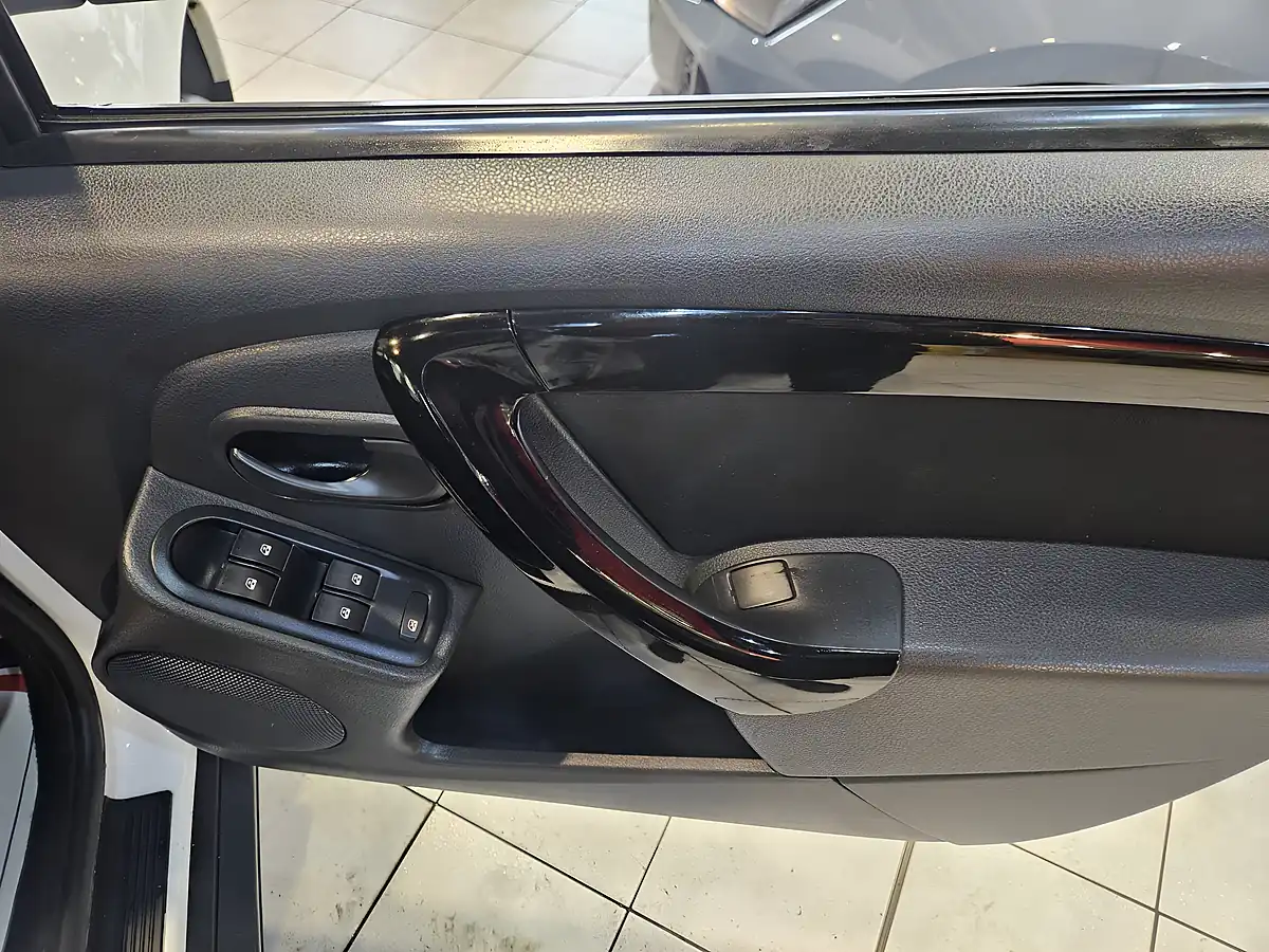 Used 2013 Dacia Duster Laureate White - Interior and Exterior details 17