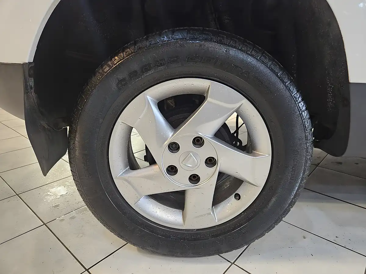 Used 2013 Dacia Duster Laureate White - Interior and Exterior details 19