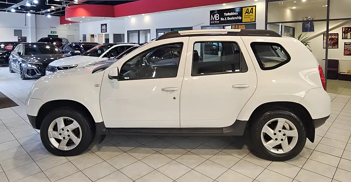 Used 2013 Dacia Duster Laureate White - Interior and Exterior details 4