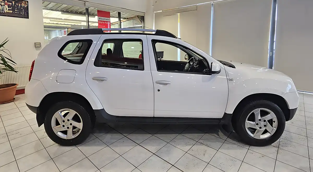 Used 2013 Dacia Duster Laureate White - Interior and Exterior details 9