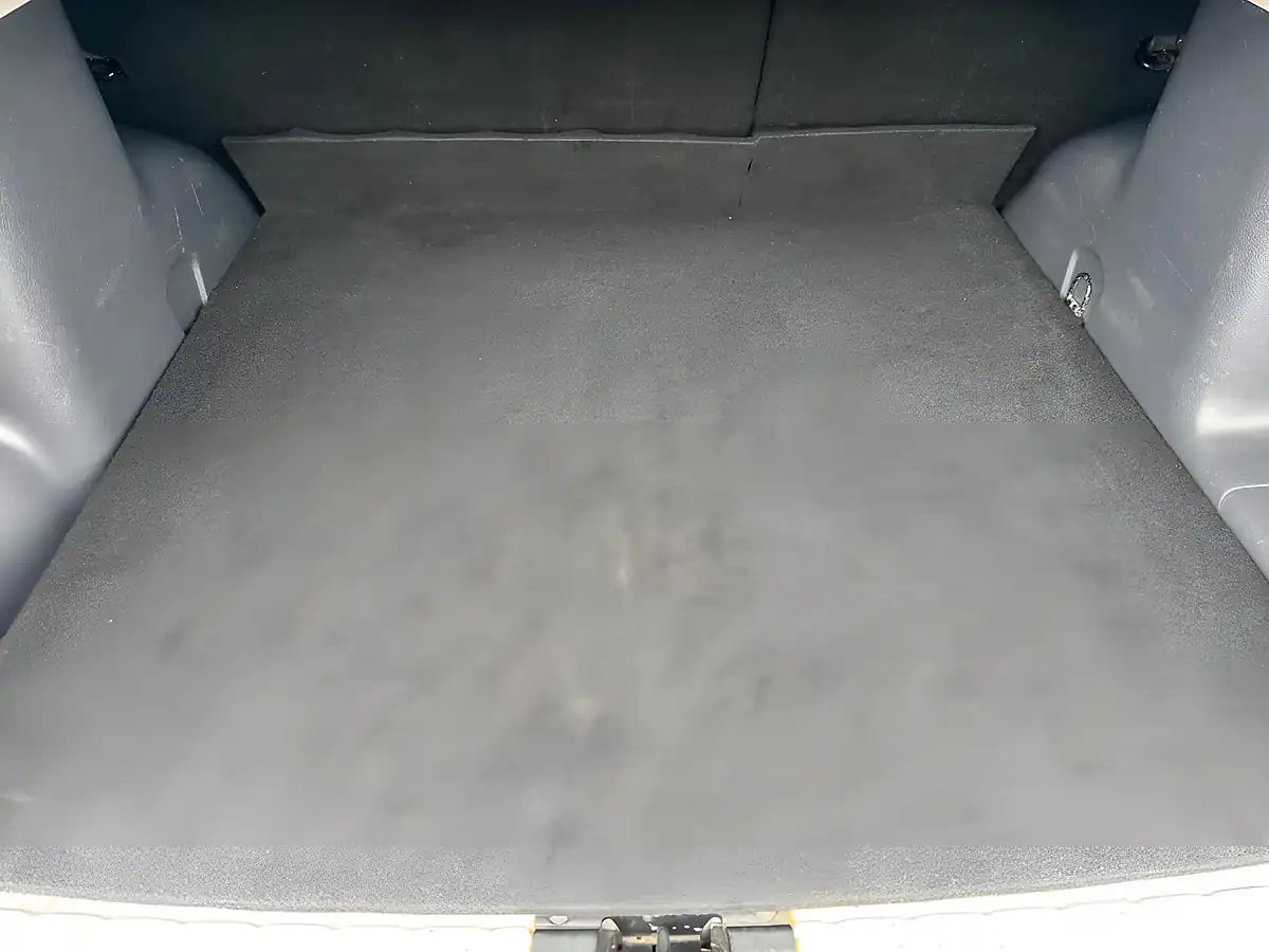Used 2013 Dacia Duster Laureate White - Interior and Exterior details 10
