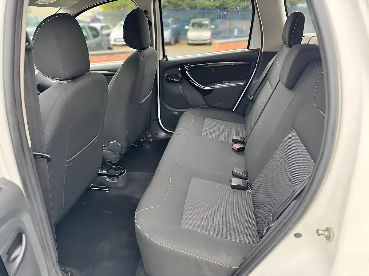 Used 2013 Dacia Duster Laureate White - Interior and Exterior details 12
