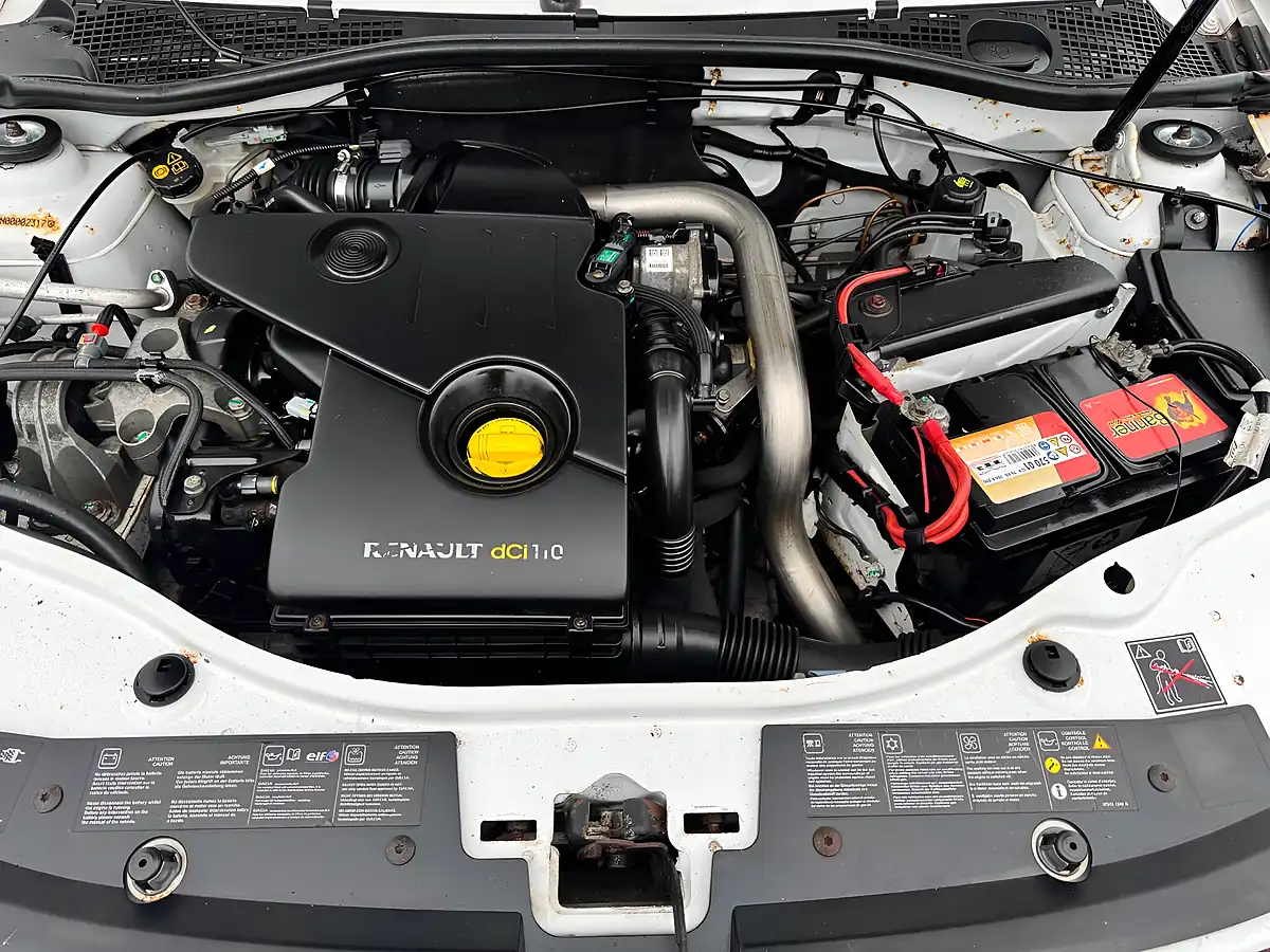 Used 2013 Dacia Duster Laureate White - Interior and Exterior details 20