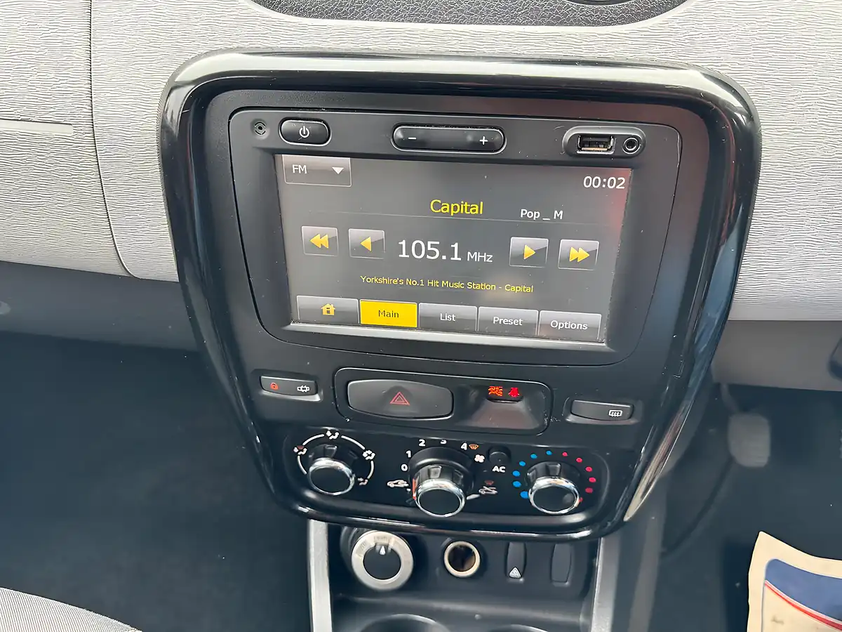 Used 2013 Dacia Duster Laureate White - Interior and Exterior details 6