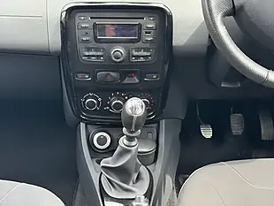 Used 2013 Dacia Duster Laureate White - Interior and Exterior details 15