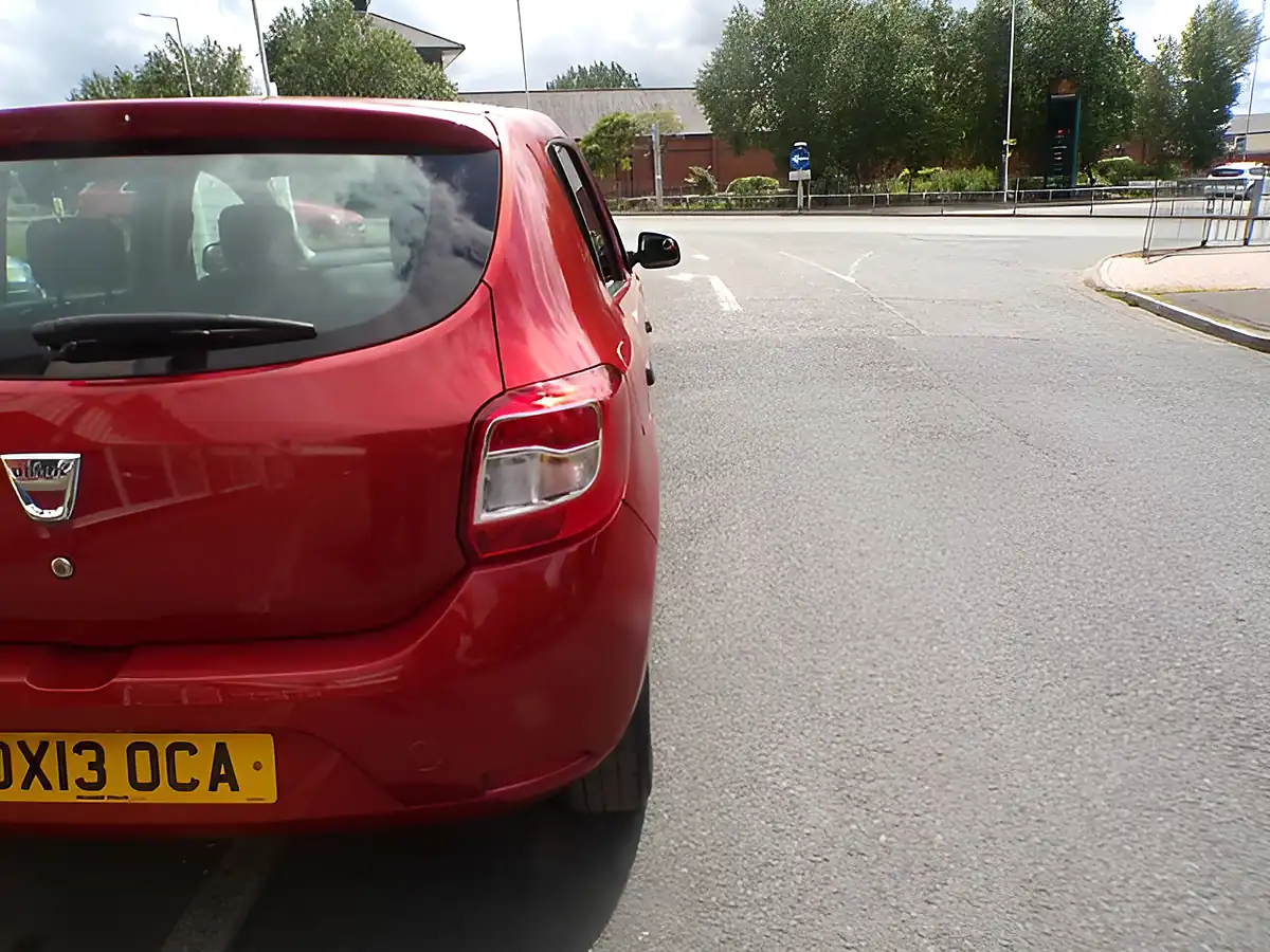 Used 2013 Dacia Sandero Ambiance Red - Interior and Exterior details 10