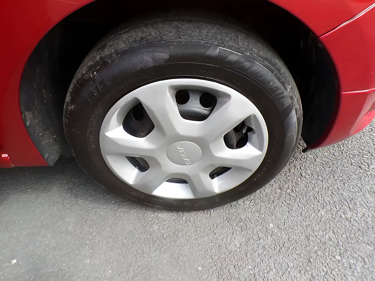 Used 2013 Dacia Sandero Ambiance Red - Interior and Exterior details 20