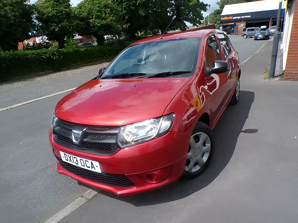 Used 2013 Dacia Sandero Ambiance Red - Interior and Exterior details 3