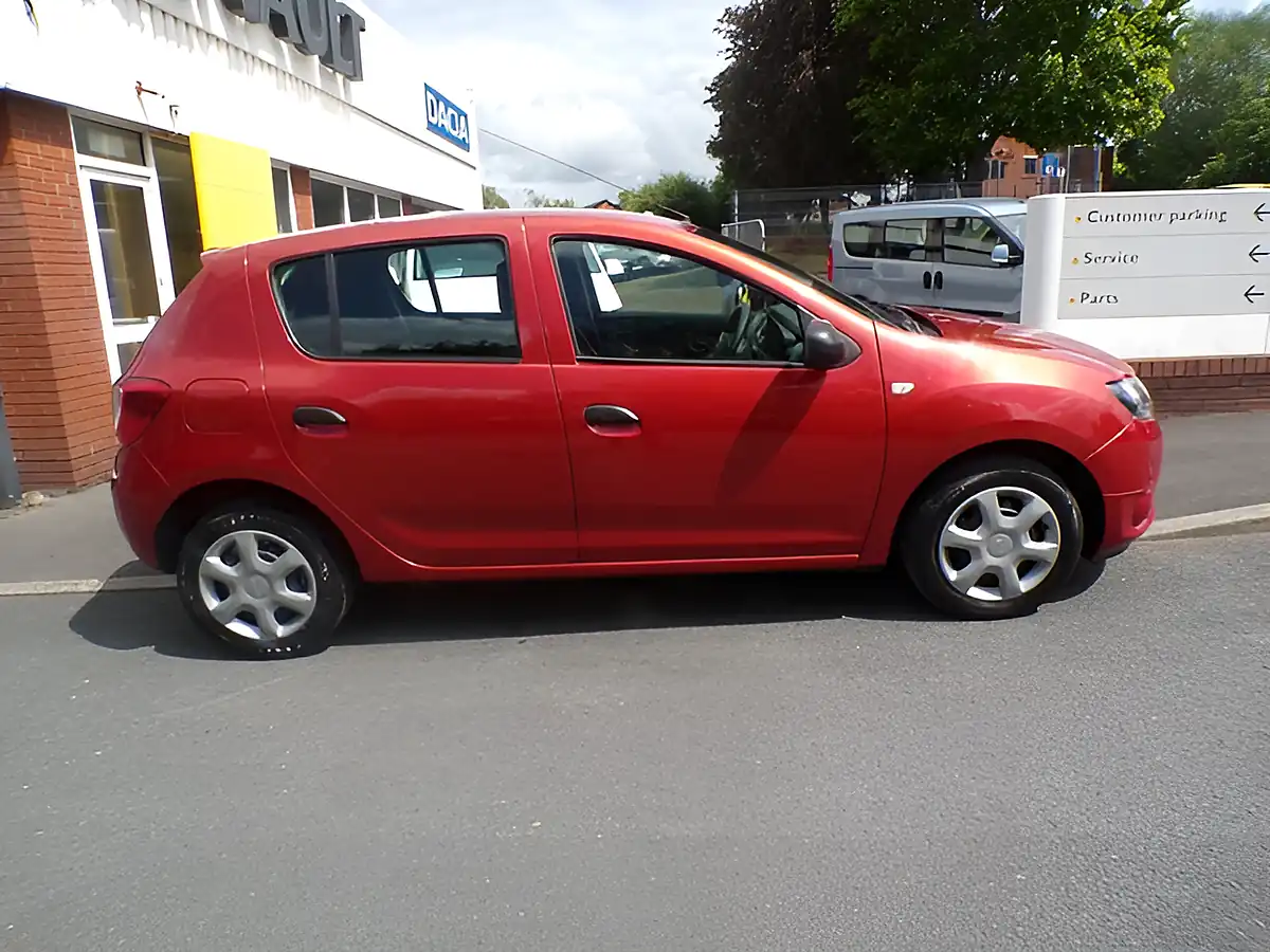 Used 2013 Dacia Sandero Ambiance Red - Interior and Exterior details 5