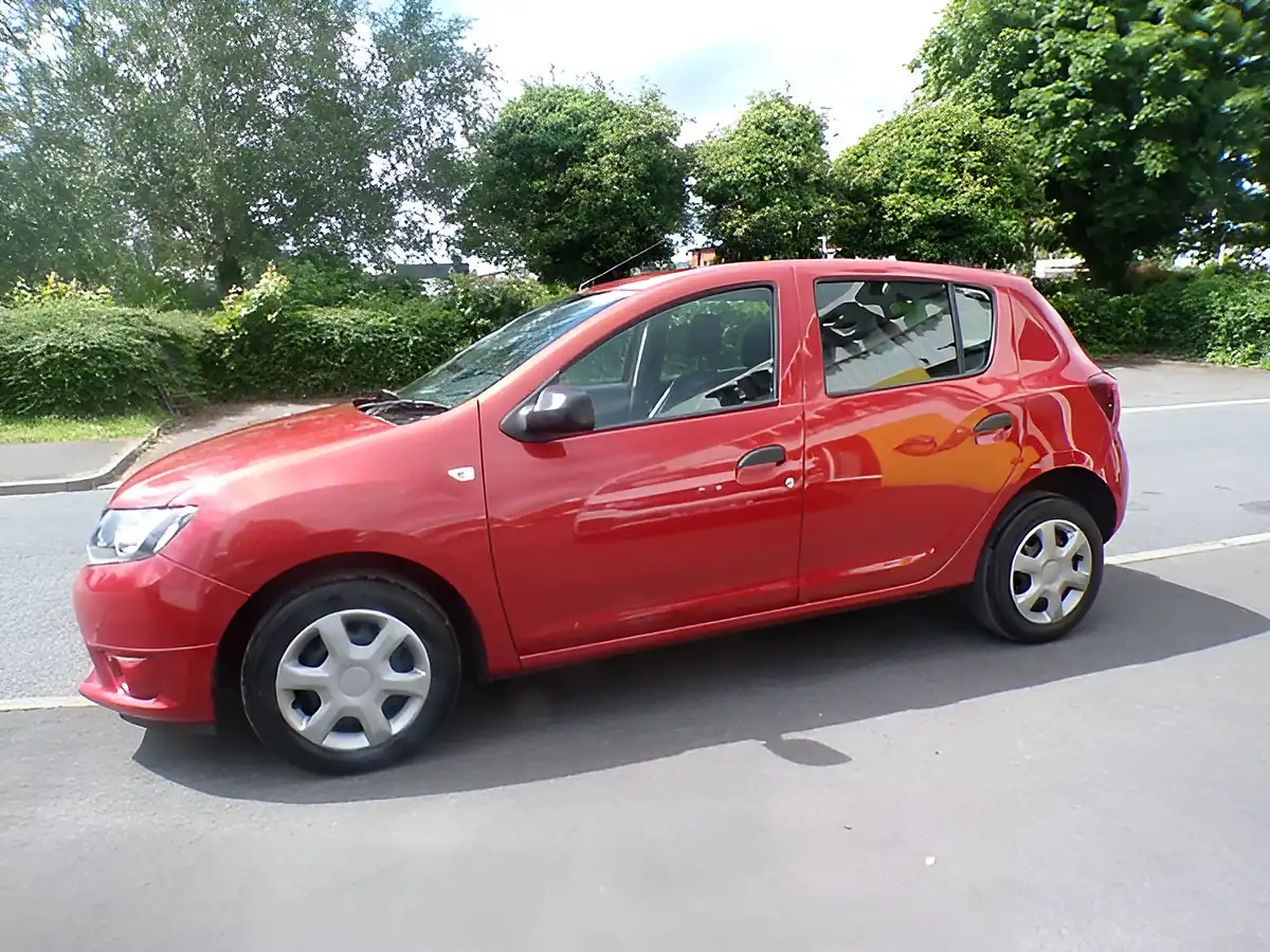 Used 2013 Dacia Sandero Ambiance Red - Interior and Exterior details 8