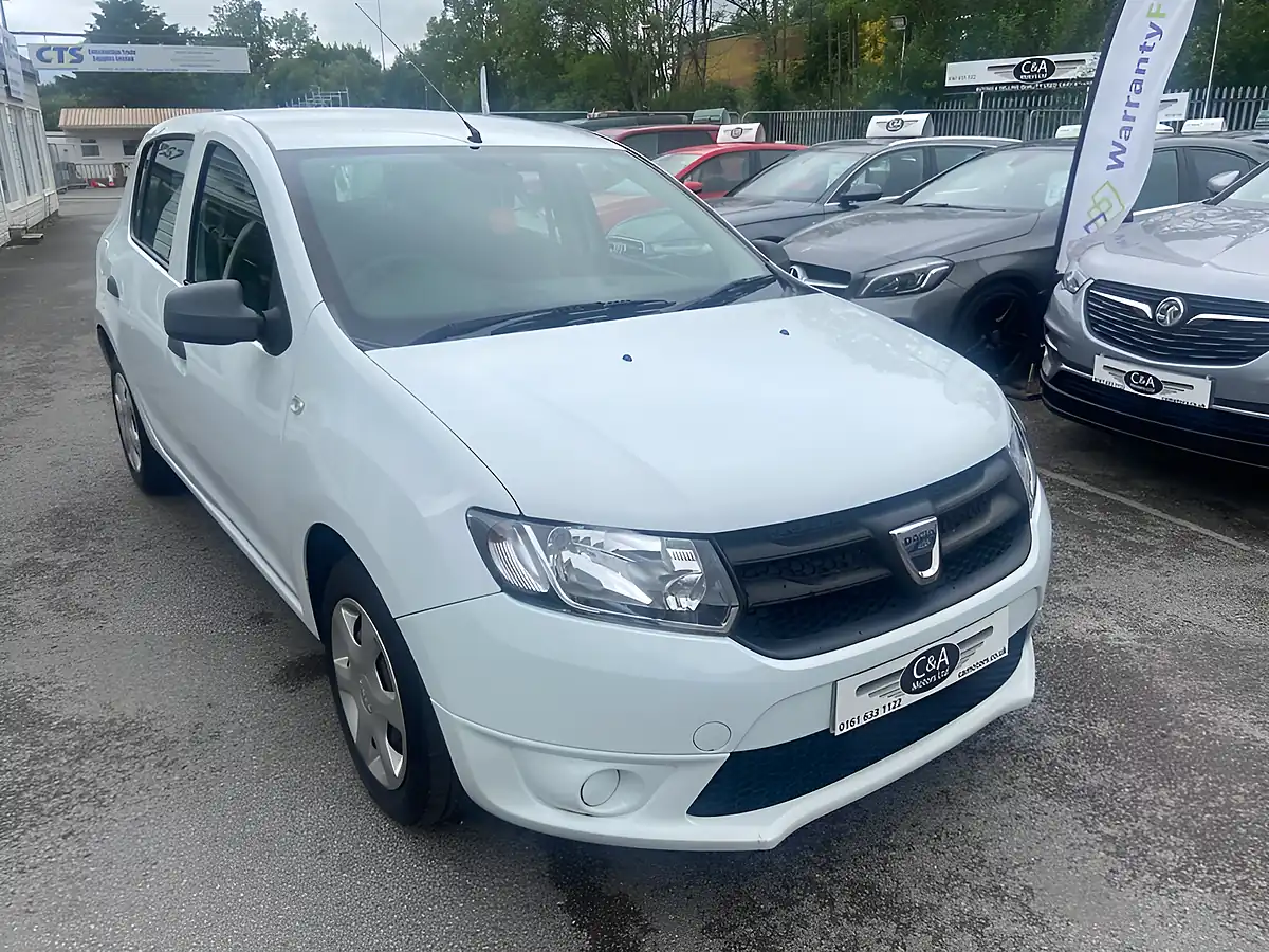 Used 2013 Dacia Sandero Ambiance White - Front View