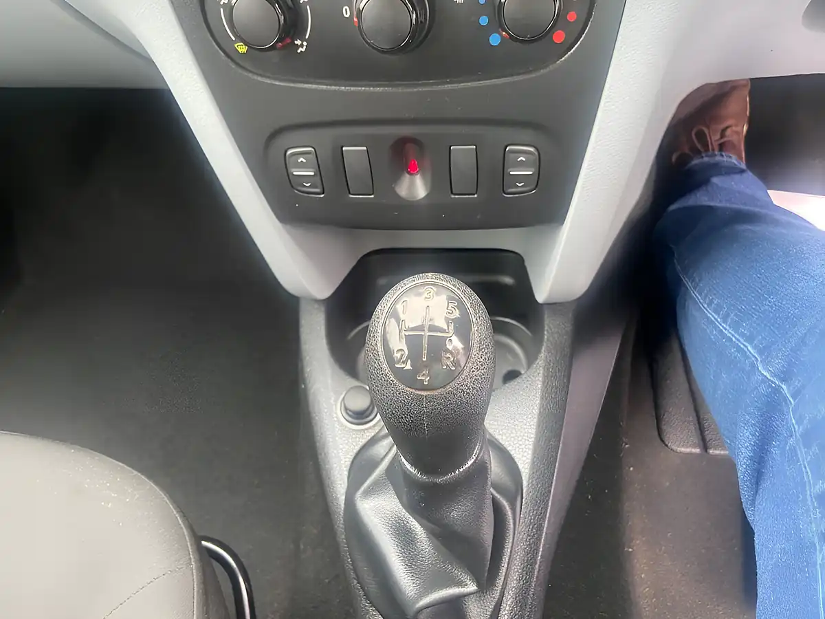 Used 2013 Dacia Sandero Ambiance White - Interior and Exterior details 20