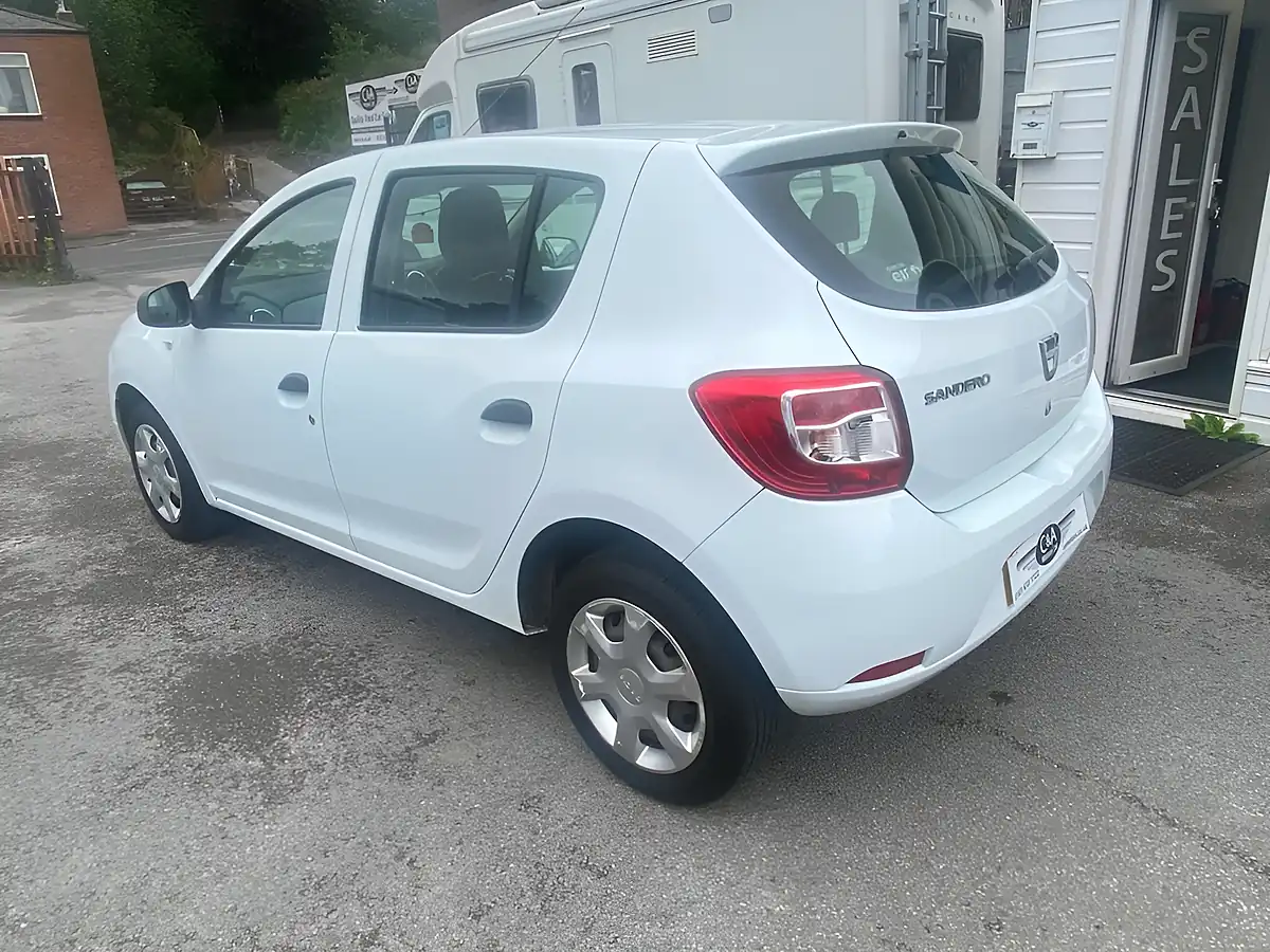 Used 2013 Dacia Sandero Ambiance White - Interior and Exterior details 5