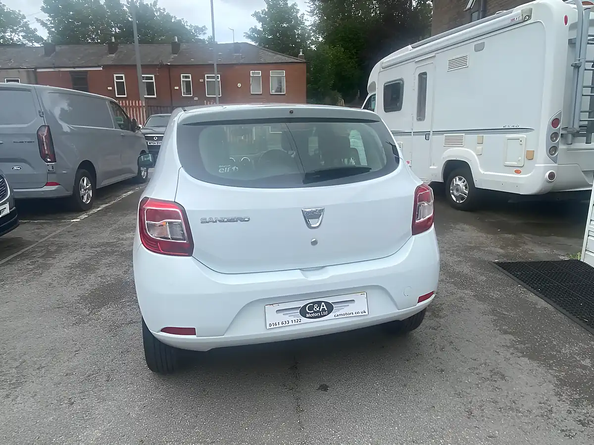 Used 2013 Dacia Sandero Ambiance White - Interior and Exterior details 6
