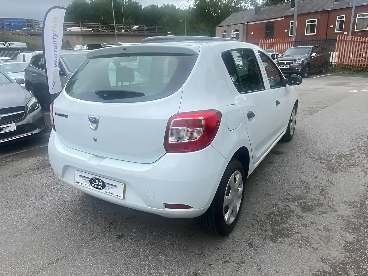 Used 2013 Dacia Sandero Ambiance White - Interior and Exterior details 7