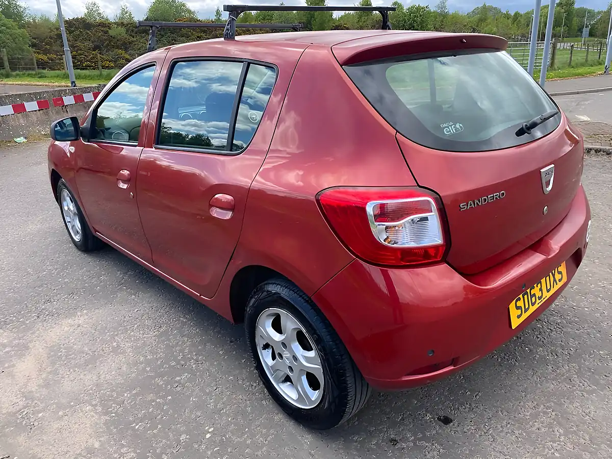 Used 2013 Dacia Sandero Laureate Red - Interior and Exterior details 10