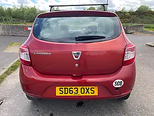 Used 2013 Dacia Sandero Laureate Red - Interior and Exterior details 11