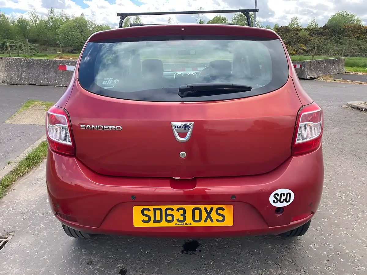 Used 2013 Dacia Sandero Laureate Red - Interior and Exterior details 11