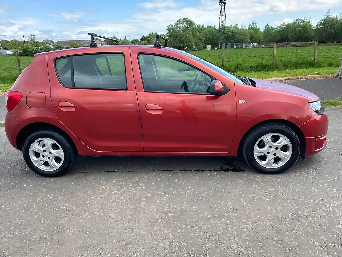 Used 2013 Dacia Sandero Laureate Red - Interior and Exterior details 2