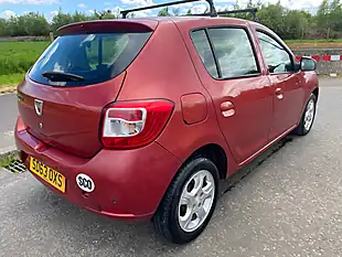 Used 2013 Dacia Sandero Laureate Red - Interior and Exterior details 3