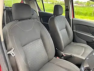 Used 2013 Dacia Sandero Laureate Red - Interior and Exterior details 4