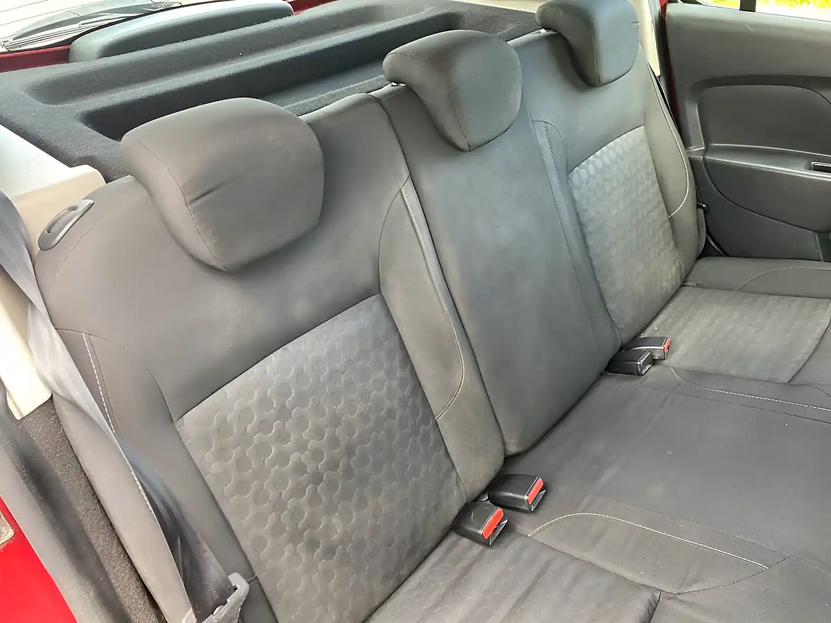 Used 2013 Dacia Sandero Laureate Red - Interior and Exterior details 5