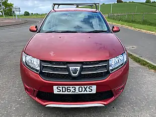 Used 2013 Dacia Sandero Laureate Red - Interior and Exterior details 7