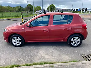 Used 2013 Dacia Sandero Laureate Red - Interior and Exterior details 9