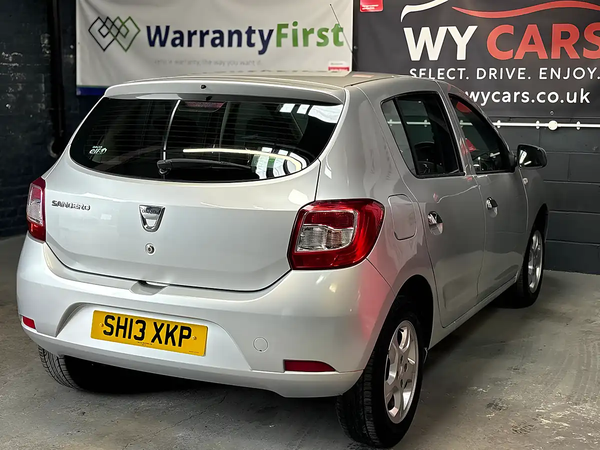 Used 2013 Dacia Sandero Laureate Silver - Interior and Exterior details 10