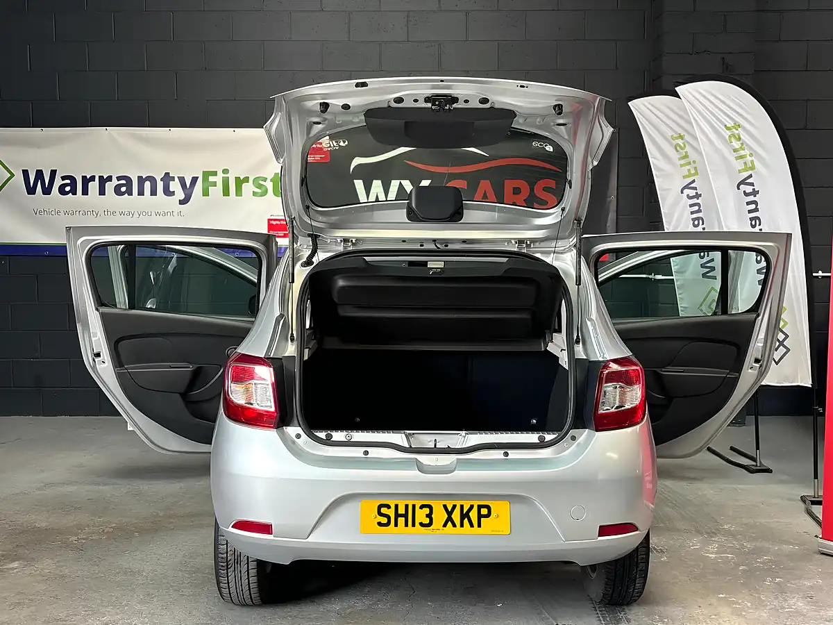 Used 2013 Dacia Sandero Laureate Silver - Interior and Exterior details 12