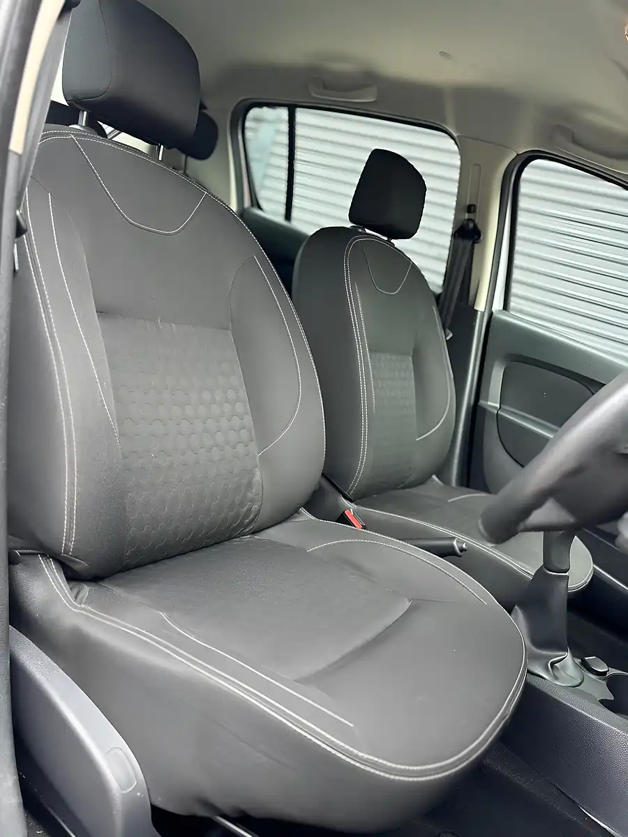 Used 2013 Dacia Sandero Laureate Silver - Interior and Exterior details 14