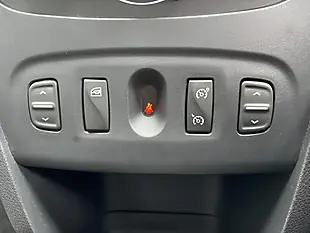 Used 2013 Dacia Sandero Laureate Silver - Interior and Exterior details 18