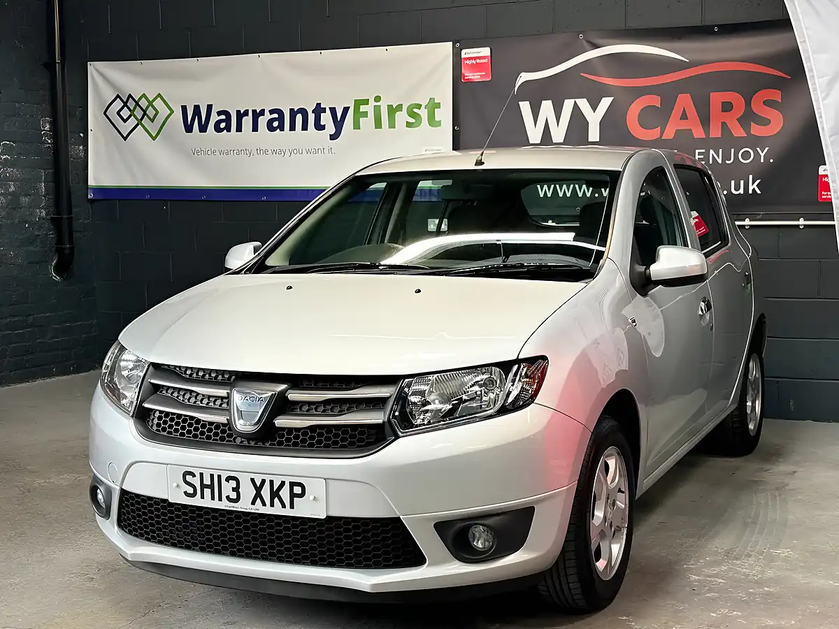 Used 2013 Dacia Sandero Laureate Silver - Interior and Exterior details 4