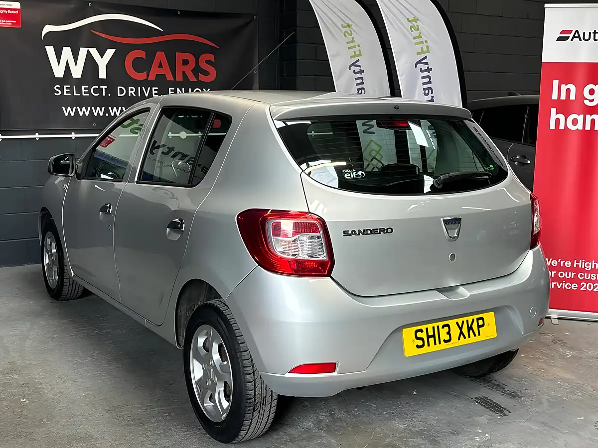 Used 2013 Dacia Sandero Laureate Silver - Interior and Exterior details 8