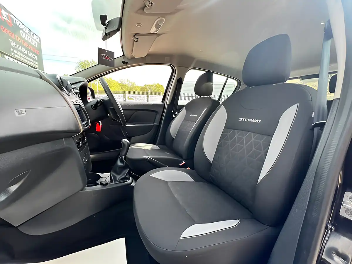 Used 2013 Dacia Sandero Stepway Ambiance Black - Interior and Exterior details 18