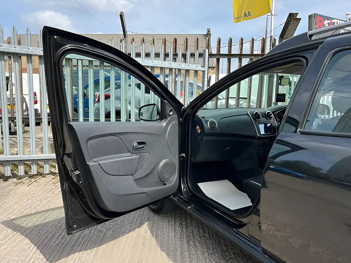 Used 2013 Dacia Sandero Stepway Ambiance Black - Interior and Exterior details 19