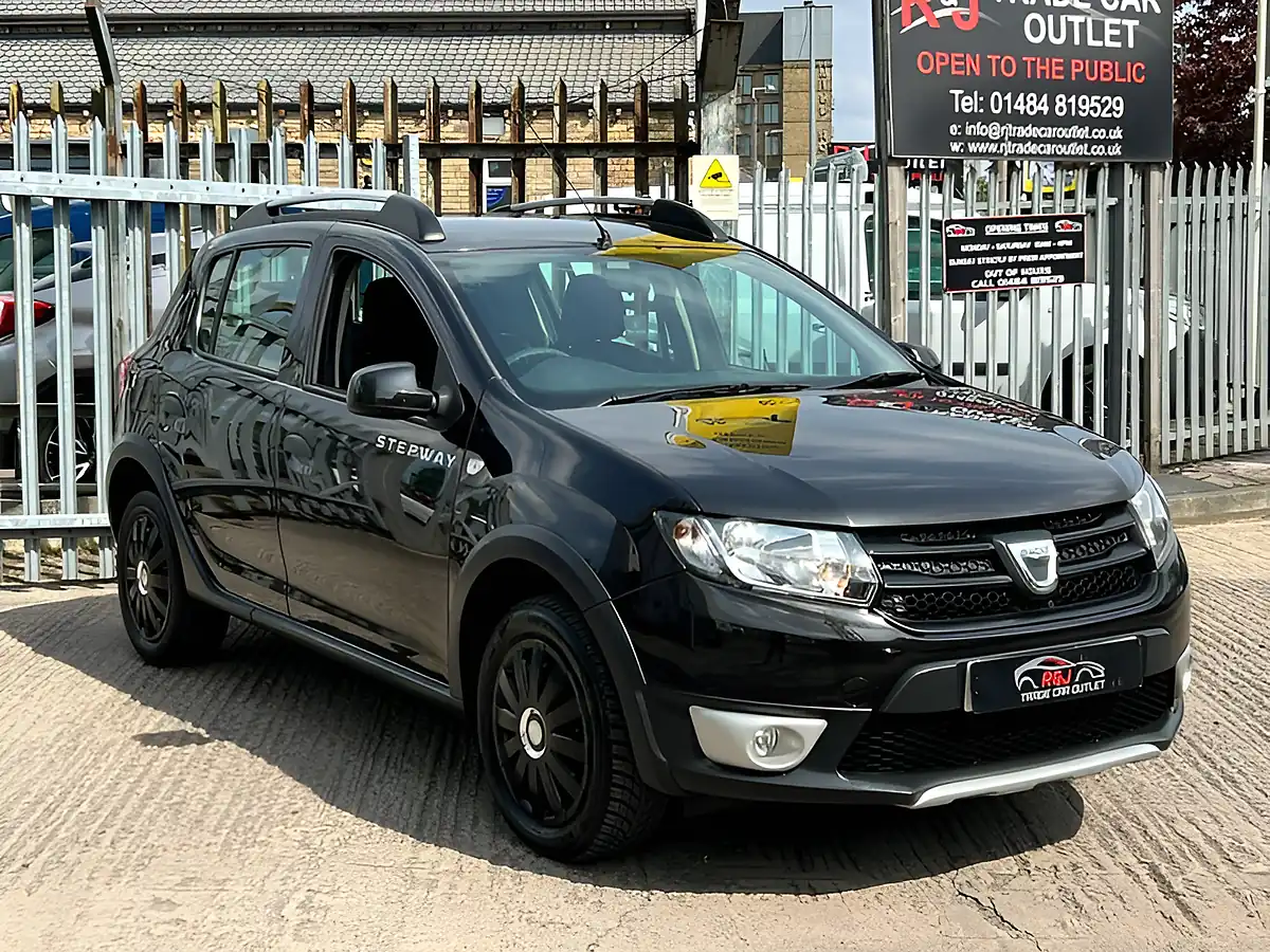 Used 2013 Dacia Sandero Stepway Ambiance Black - Interior and Exterior details 4