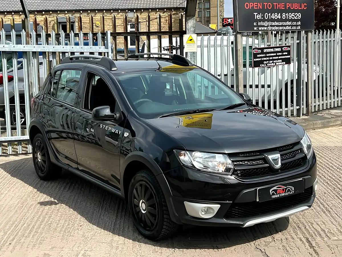 Used 2013 Dacia Sandero Stepway Ambiance Black - Interior and Exterior details 5