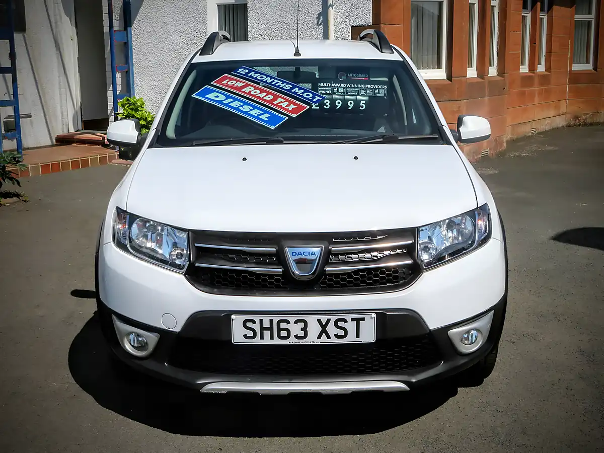 Used 2013 Dacia Sandero Stepway Laureate White - Interior and Exterior details 10