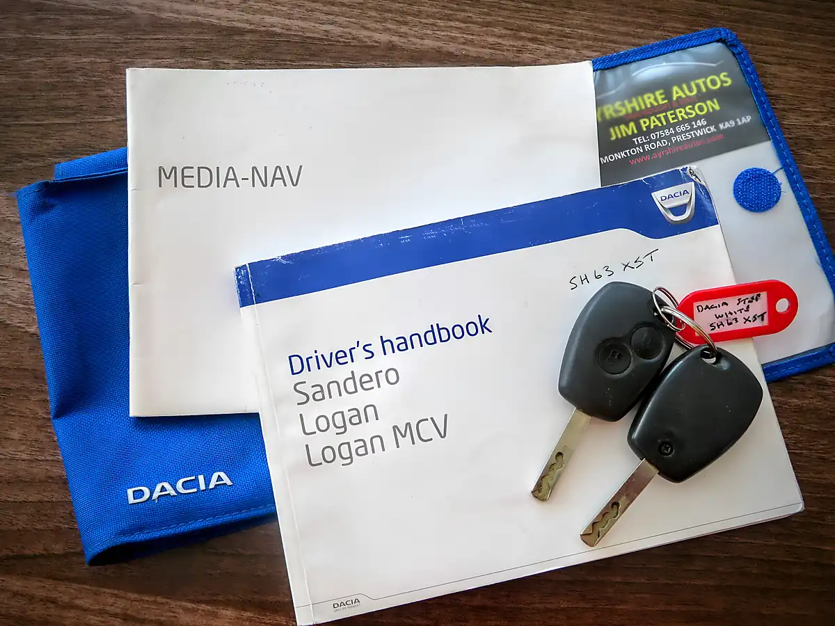 Used 2013 Dacia Sandero Stepway Laureate White - Interior and Exterior details 18