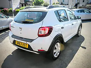 Used 2013 Dacia Sandero Stepway Laureate White - Interior and Exterior details 8